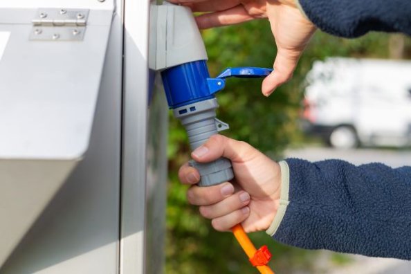 Alimentation électrique au camping : de quoi avez-vous vraiment besoin ?