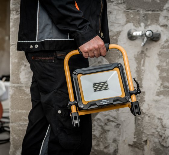 Mobiler LED Strahler JARO 3002 M, 2650lm, 30W, IP65, 5m&nbsp;H07RN-F 3G1,0 - Anwendungsbild