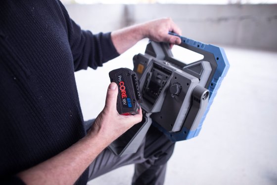 Mobiler LED Hybrid Strahler BS 8052MH CH Hybrid, Bosch System, 7900lm, IP55 - Anwendungsbild
