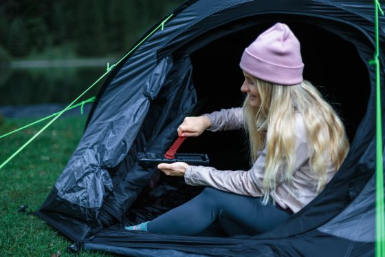 Akku LED Handlampe HL 600 AD mit Dynamo-Schnellladem&ouml;glichkeit 600+180lm, IP54 - Anwendungsbild