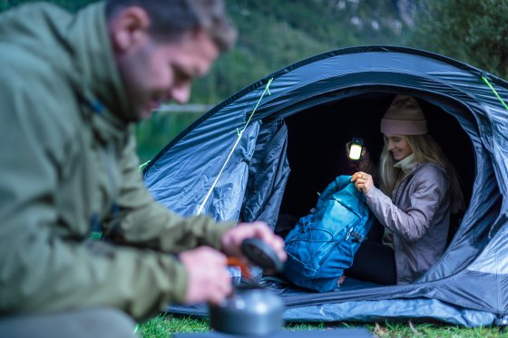 Akku LED Handlampe HL 600 AD mit Dynamo-Schnellladem&ouml;glichkeit 600+180lm, IP54 - Anwendungsbild