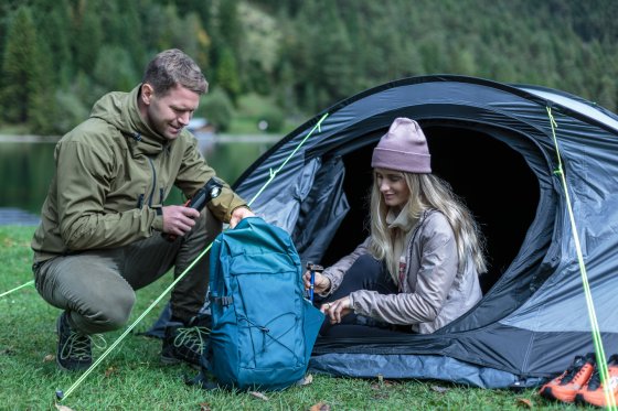 Akku LED Handlampe HL 600 AD mit Dynamo-Schnellladem&ouml;glichkeit 600+180lm, IP54 - Anwendungsbild