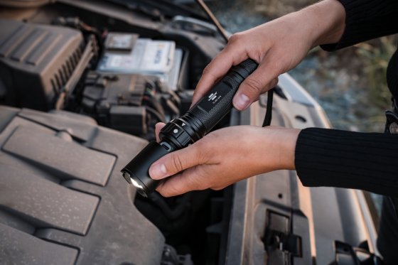 Akku Fokus Selektor LED Taschenlampe TL 801 AFS, IP44, 800lm - Anwendungsbild